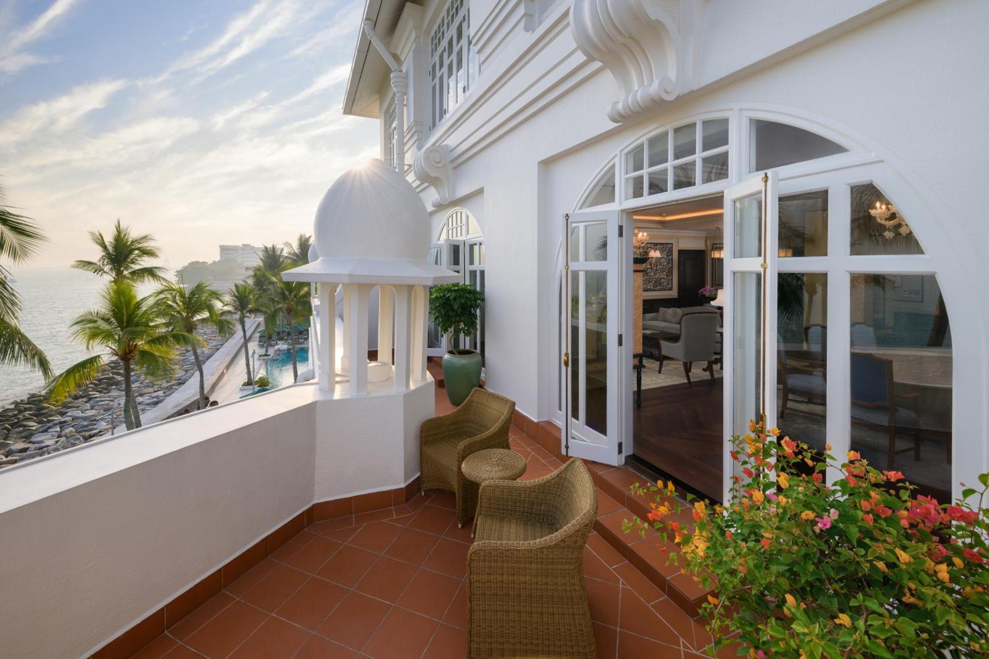 Eastern & Oriental Hotel George Town  Kültér fotó A balcony